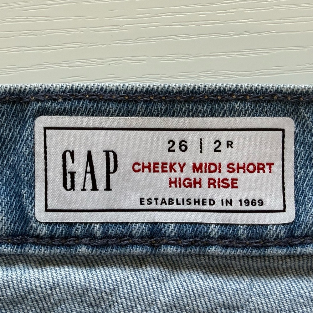 GAP High Rise Cheeky Midi Denim Shorts ~ Size 26/2 - Picture 3 of 4